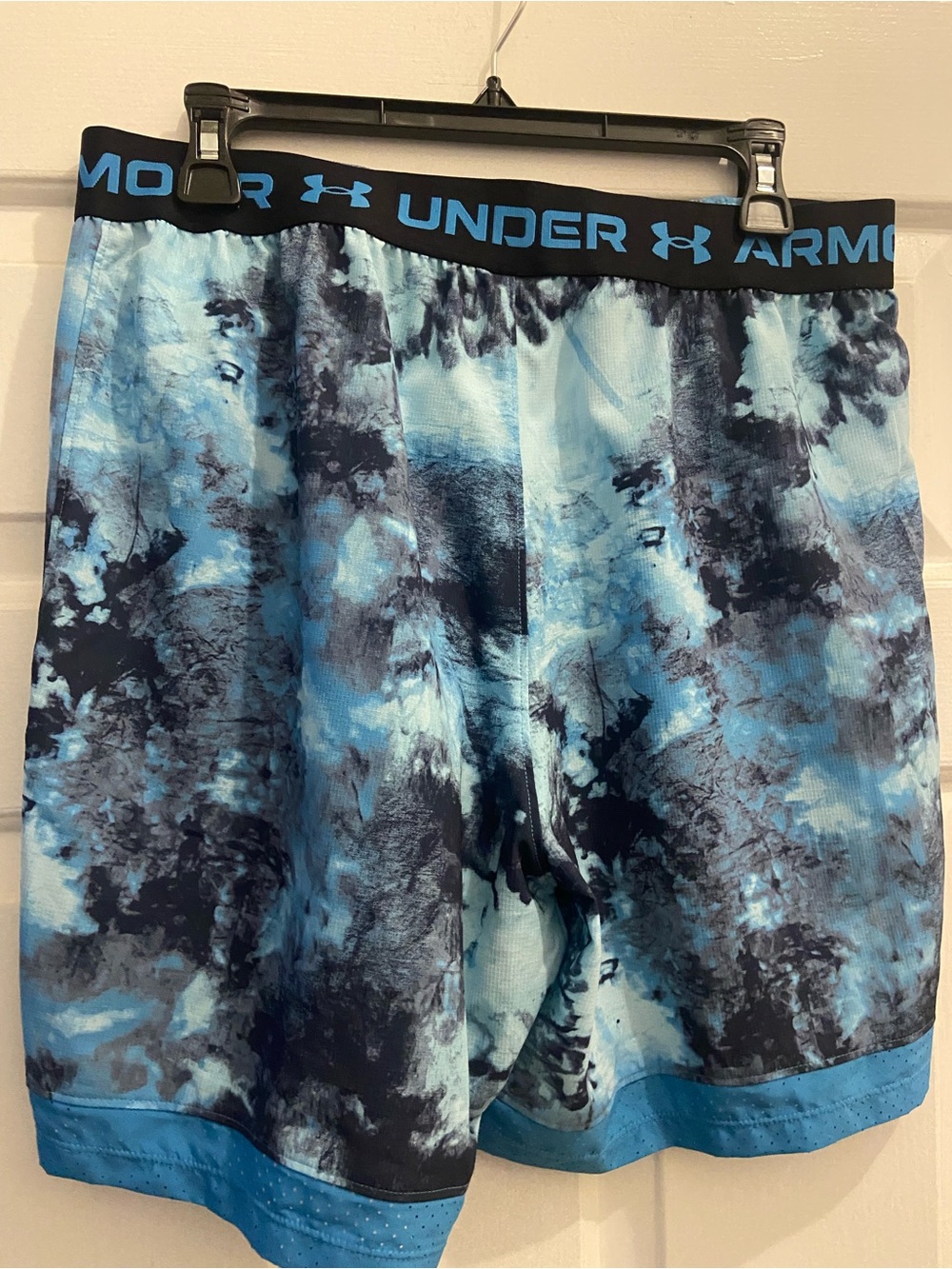 Under Armour Large L Men’s Blue and Black Tie-Dye Performance Shorts - Picture 3 of 6